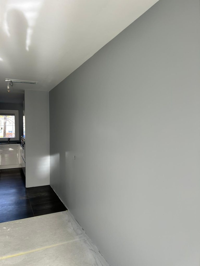 latex spuiten muur woonkamer