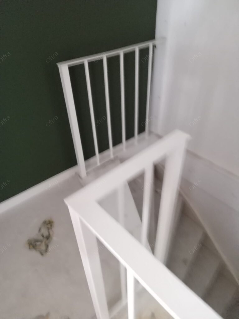 De trap laten schilderen
