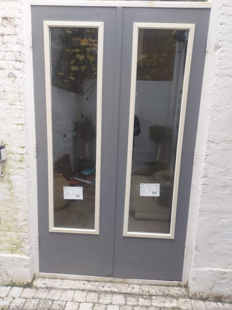 HR++ dubbel glas met isolerende spouw en coating als vervanging van oud dubbel glas.