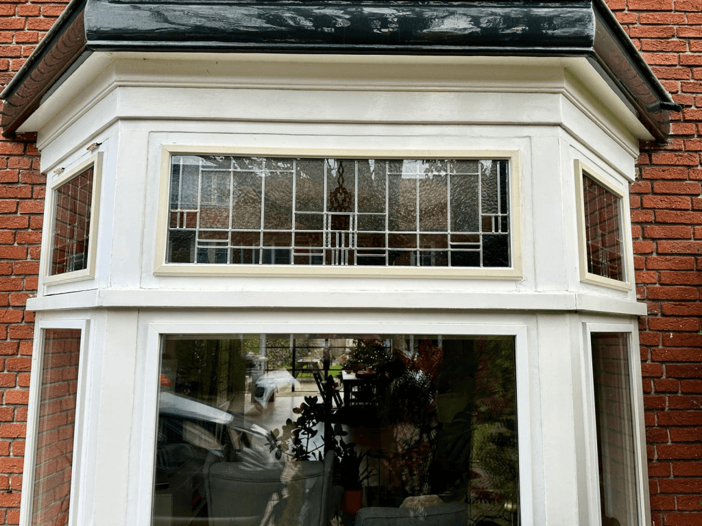 glas in lood in een rijtjeshuis geplaatst door een specialist via Offra