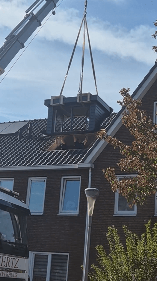 Oude dakkapel die wordt vervangen door een nieuwe onderhoudsarme dakkapel met betere isolatie.