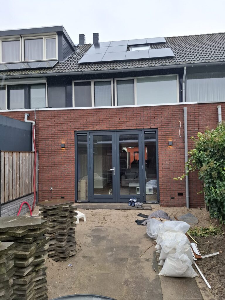 Aanbouw Zwijndrecht met metselwerk