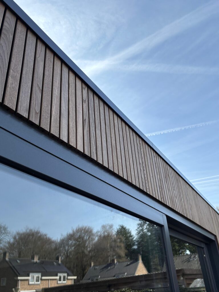 Daklijst aanbouw die gebouwd is door een aannemer via Offra