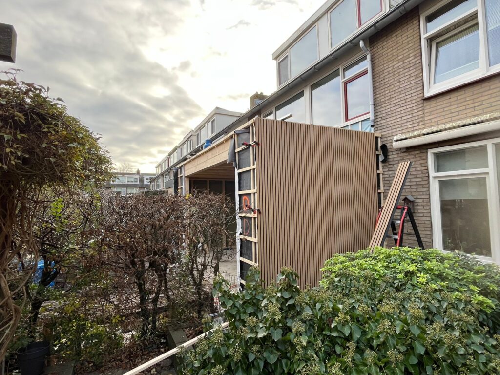 Zijkant aanbouw Pijnacker tijdens de bouw